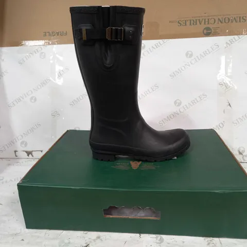 BOXED PAIR OF BARBOUR CIRRUS WELLINGTON BOOTS IN BLACK UK SIZE 7