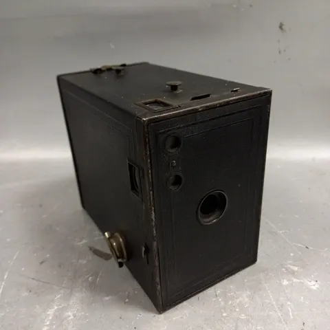 KODAK EASTMAN BROWNIE NO.2 VINTAGE BOX CAMERA