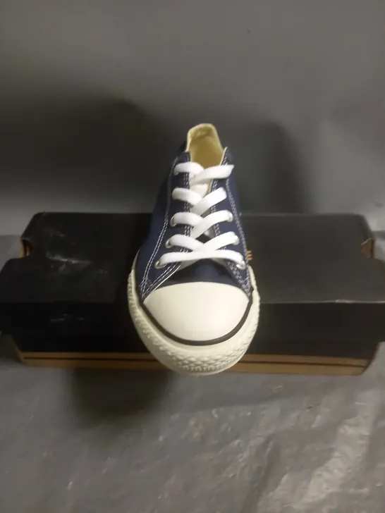 CONVERSE ALL STARS BLUE AND WHITE LACE UP PUMPS SIZE 2.5