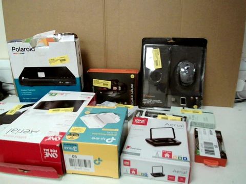 LOT OF APPROXIMATELY 35 ASSORTED ELECTRICAL ITEMS