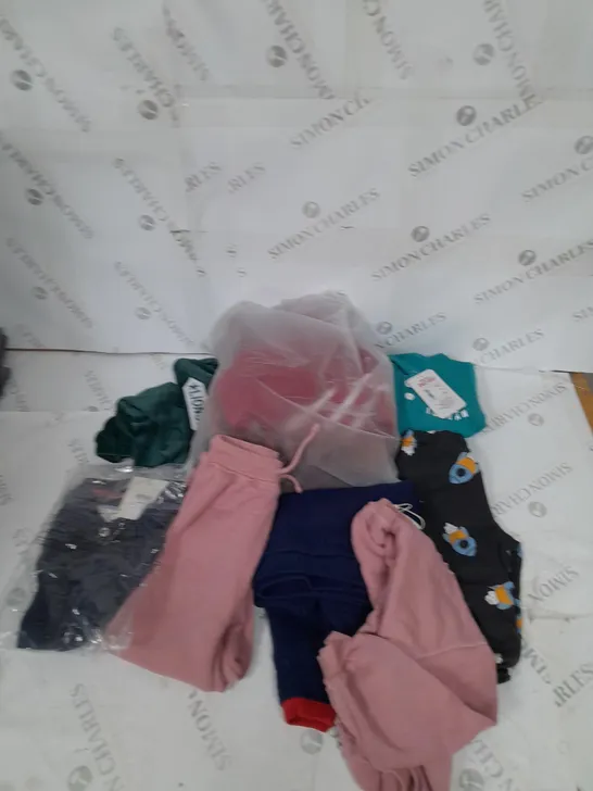 BOX OF ASSORTED CHILDRENS CLOTHING VARYING IN SIZE/COLOUR/STYLE TO INCLUDE:  TOPS, DRESSES, JUMPERS