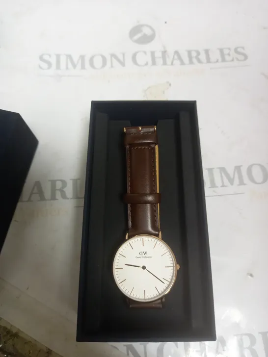 DANIEL WELLINGTON BROWN STRAP WATCH