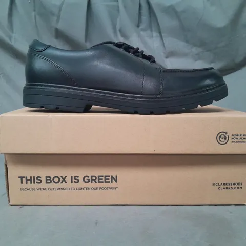 BOXED PAIR OF CLARKS LOXHAM PACE LACE-UP SHOES IN BLACK UK SIZE 10