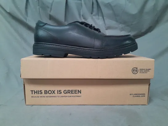 BOXED PAIR OF CLARKS LOXHAM PACE LACE-UP SHOES IN BLACK UK SIZE 10