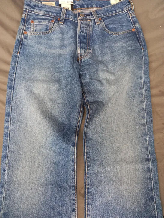 LEVI'S 501 ORIGINAL STRAIGHT LEG JEANS IN BLUE SIZE 29/32