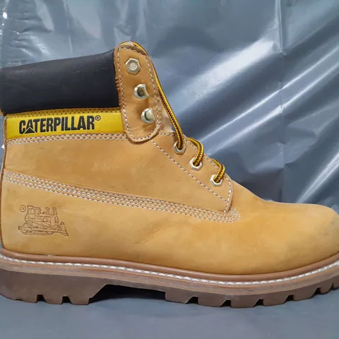 PAIR OF CATERPILLAR ANKLE BOOTS IN CAMEL UK SIZE 8