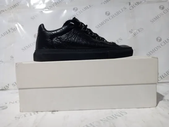 BOXED PAIR OF BALENCIAGA SHOES IN BLACK EU SIZE 41