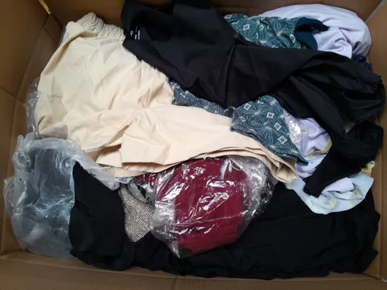 BOX OF APPROXIMATELY 25 ASSORTED CLOTHING ITEMS TO INCLUDE - SOCKS , T-SHIRT , SHORTS ETC