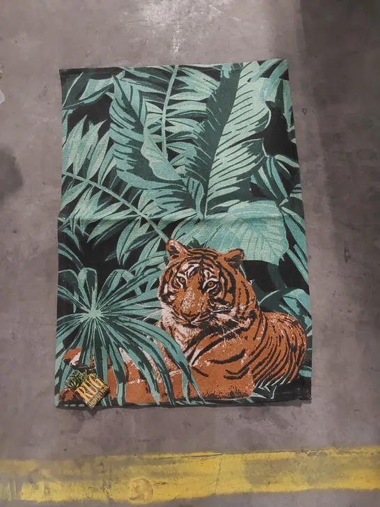 BAG TO CONTAIN APPROX 12 X TIGER PATTERN RUGS // SIZE: 60 X 90cm