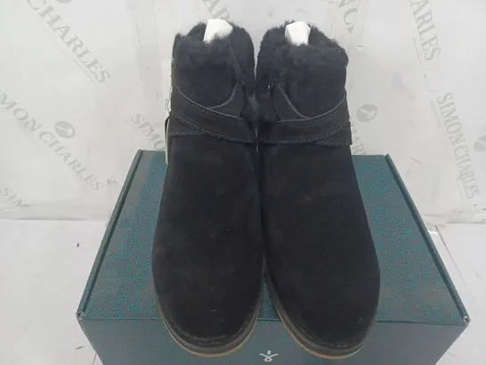 BOXED PAIR OF EMU AUSTRALIA FAUX SUEDE BOOTS IN BLACK - SIZE 7 