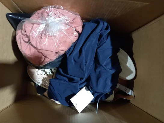 BOX OF APPROXIMATELY 5 ASSORTED CLOTHING AND FASHION ITEMS TO INCLUDE DESIGNER HEART PRINT TOP SIZE UNSPECIFIED, KIM & CO JACKET IN PINK SIZE 3XL, WYNNE LAYERS CARGO TROUSERS IN NAVY SIZE L, ETC