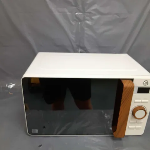 SWAN MICROWAVE IN WHITE 