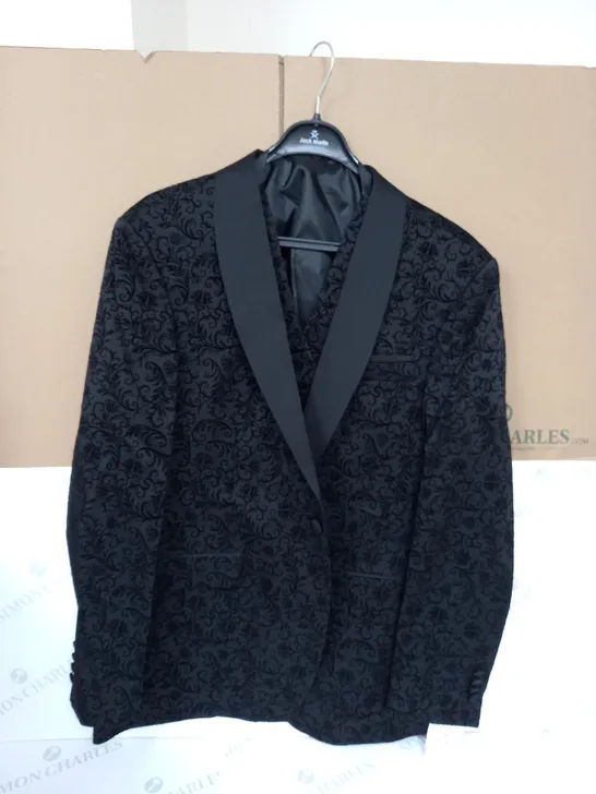 JACK MARTIN MATCHING BLAZER AND WAISTCOAT - SIZE 44, DROP 6. 