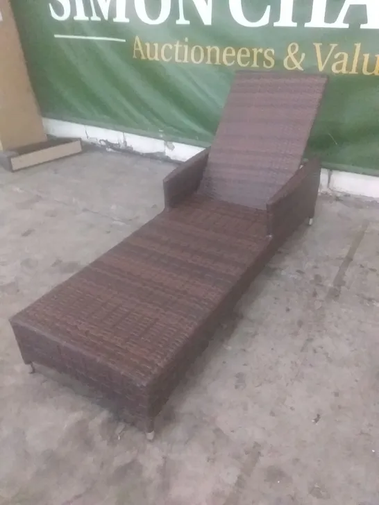 BROWN RATTAN EFFECT GARDEN SUNLOUNGER BROWN