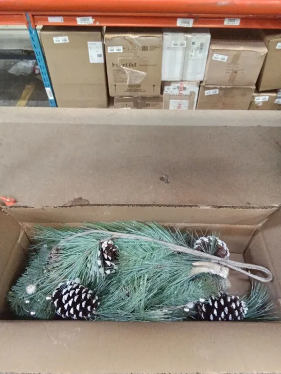 BOXED CHRISTMAS HANGING DECORATIONS (PINE TREE WITH CONES)