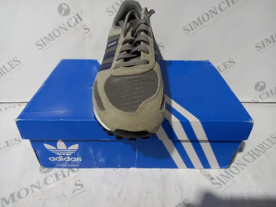 BOXED PAIR OF ADIDAS L.A. TRAINERS IN GREY/NAVY UK SIZE 9