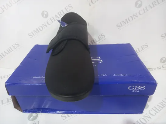 BOXED PAIR OF GBS MED FRENCHAY SLIPPERS IN BLACK UK SIZE 9