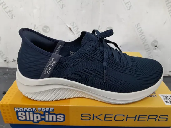 SKECHERS HANDS FREE SLIP-INS TRAINERS IN NAVY - UK 7