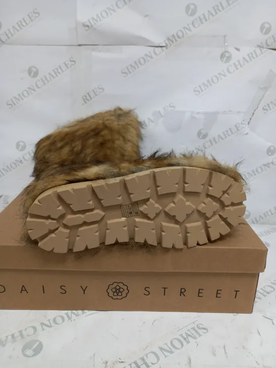 BOXED PAIR OF DAISY STREET FUR BOOTS - UK 6