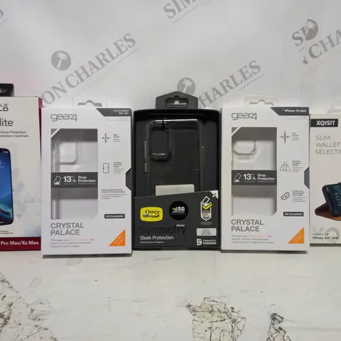 BOX OF APPROX 15 ASSORTED PHONE ITEMS TO INCLUDE - GEAR4 CRYSTAL PALACE S21 5G - OTTER SAMSUNG GALAXY S20+ - XQISIT SLIM WALLET SELECTION IPHONE 6.5 ETC