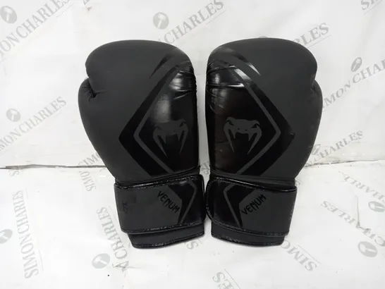 PAIR OF VENUM 10oz BOXING GLOVES IN BLACK