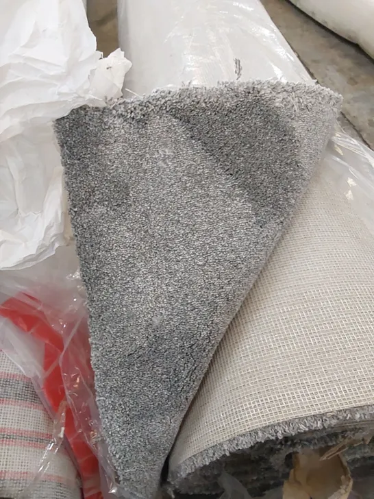 ROLL OF QUALITY CARPET// SIZE: UNSPECIFIED 