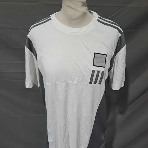 ADIDAS ORIGINAL CASUAL T-SHIRT SIZE M