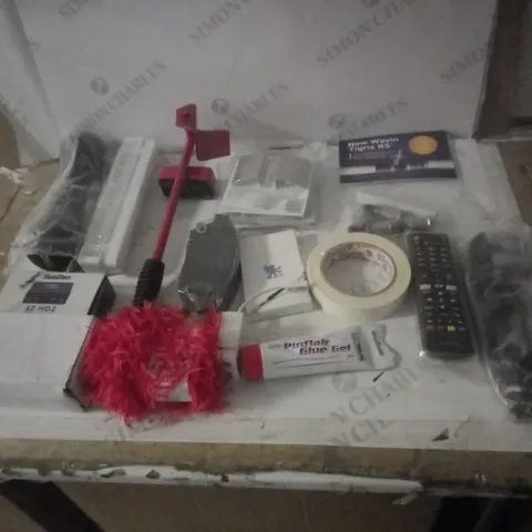 GROUP OF APPROX 10 ASSORTED ITEMS TO INCLUDE FITTINGS, CUPBOARD HANDLES, TV REMOTE ETC