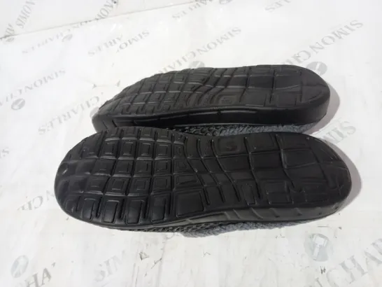 BLACK LEATHER FLUFFY LINING SLIPPERS SIZE 41