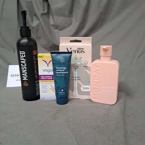 APPROXIMATELY 20 ASSORTED COSMETIC PRODUCTS TO INCLUDE MANSCAPED BODY WASH, MONDAY SHAMPOO AND VENUS RAZOR ETC. 