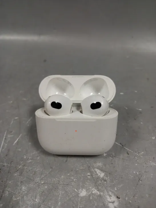 APPLE AIRPODS WITH CHARGING CASE - A2566 