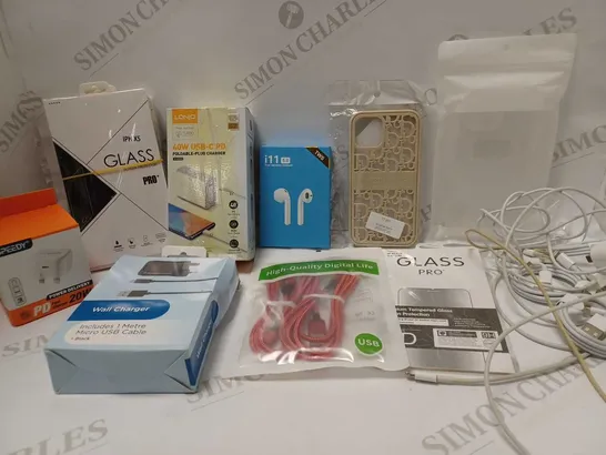 LOT OF APPROX 15 ASSORTED MOBILE PHONE ACCESSORIES TO INCLUDE CASES, SCREEN PROTECTORS, EARPHONES, ETC 