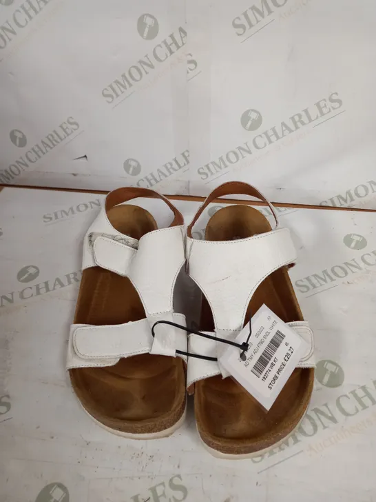 ADESSO TAMMY ADJUSTABLE FOOTBED SANDAL SIZE 7