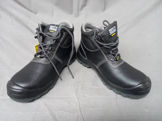 BOXED PAIR OF SAFETY JOGGER WORKS SAFETY BOOTS IN BLACK UK SIZE 8