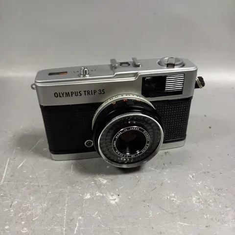 OLYMPUS TRIP 35 VINTAGE FILM CAMERA 