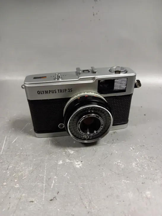 OLYMPUS TRIP 35 VINTAGE FILM CAMERA 