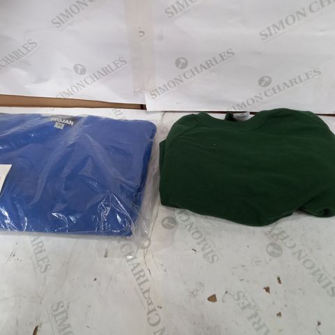 A BOX OF APPROXIMATELY 7 FRUIT OF LOOM GREEN LEIGHTWEIGHT SMALL SWEATSHIRT AND 2 TROJAN XS BLUE SWEATSHIRTS 