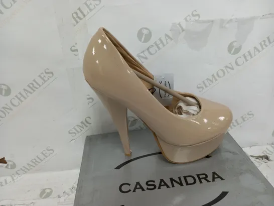 NUDE PATENT STILLETTO SIZE 6