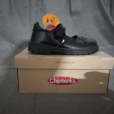 APPROXIMATELY 10 BOXED PAIR OF CHIPMUNKS KIDS PAIGE SHOES IN BLACK SIZE 7 