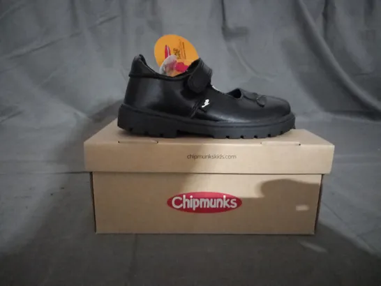 APPROXIMATELY 10 BOXED PAIR OF CHIPMUNKS KIDS PAIGE SHOES IN BLACK SIZE 7 