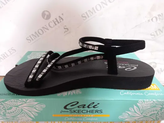 SKECHERS SANDALS BLACK 