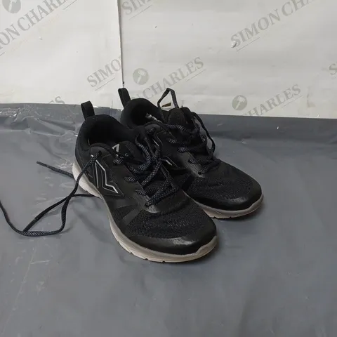 VIONIC 355 MILES BLACK TRAINERS SIZE 3