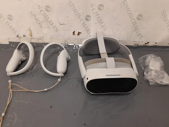 UNBOXED PICO WHITE VR WITH CONTROLLERS 