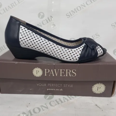 BOXED PAIR OF PAVERS WEDGE HEEL SLIP-ON SHOES IN WHITE/BLACK EU SIZE 38