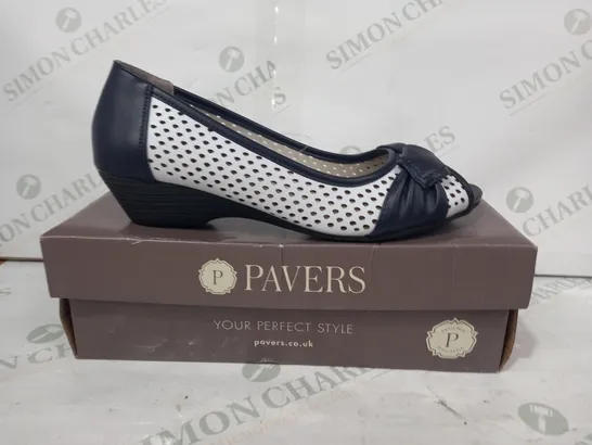 BOXED PAIR OF PAVERS WEDGE HEEL SLIP-ON SHOES IN WHITE/BLACK EU SIZE 38