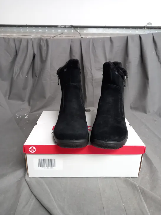 BOXED PAIR OF RIEKER CUFF DETAIL WATER RESISTANT BOOTS IN BLACK - SIZE 6.5