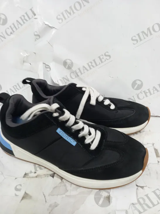 BOXED VIONIC BREILYN TRAINER IN BLACK - SIZE 5