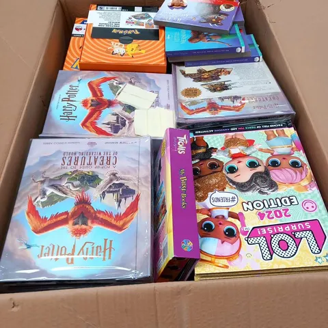 LARGE PALLET OF ASORTED CHILDREN'S BOOKS AND ACCESSORIES TO INCLUDE; BUSY BOOKS, ANNUALS AND CRAFT SETS