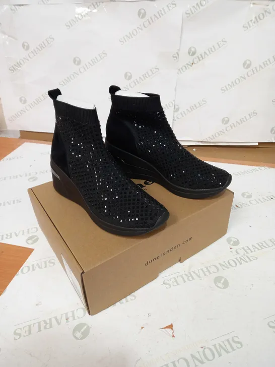 BOXED PAIR OF DUNE BLACK SHOES SIZE 5 