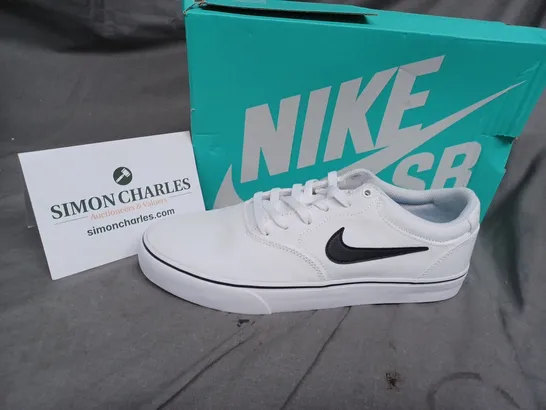 BOXED NIKE SB CHRON 2 CANVAS SKATE TRAINERS IN WHITE SIZE 9